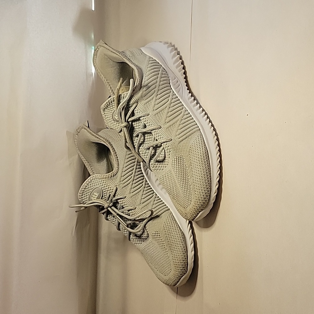 Akk Sneakers